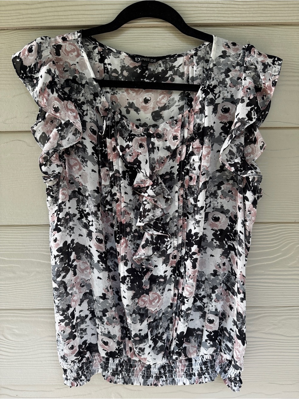 Express Blouse Large Women’s Pink Gray Black Floral Ruffle Sleeveless Smocked He